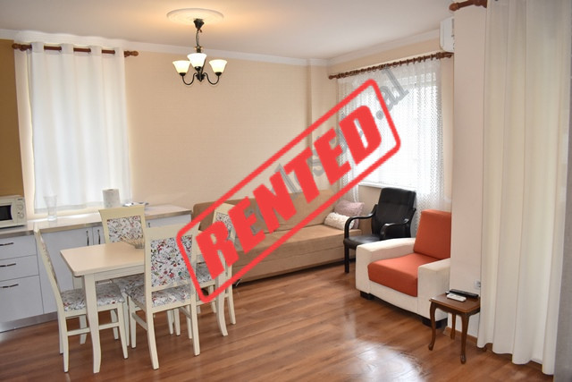 Apartament 2+1 me qera ne rrugen Artan Lenja tek Kompleksi Magnet.
Apartamenti pozicionohet ne kati